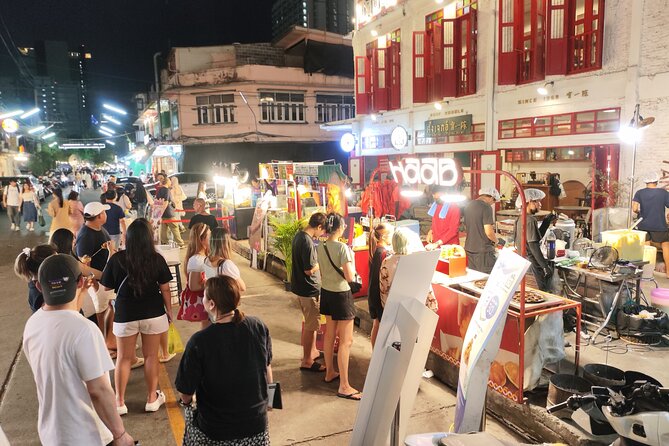 Bangkok Night Eats by Tuk Tuk - Hotel-pickup & Dinner - Stop 1 at Klang Hospital Junction: Suan Mali chicken noodles with flaming chili oil
