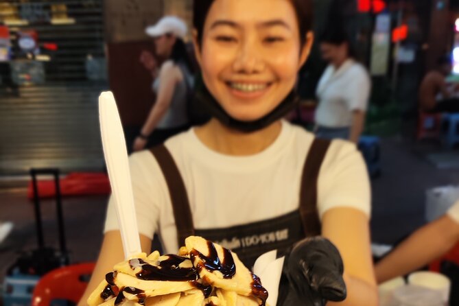 Bangkok Night Eats by Tuk Tuk - Hotel-pickup & Dinner - Ban That Thong Road at night: a market that changed its identity