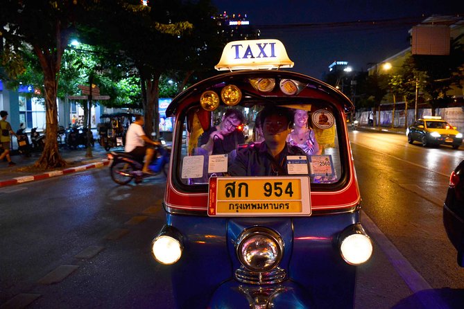 Bangkok Night Food and City Tour by Tuk Tuk - Pak Khlong Flower Talat: a huge market stop with sights all around