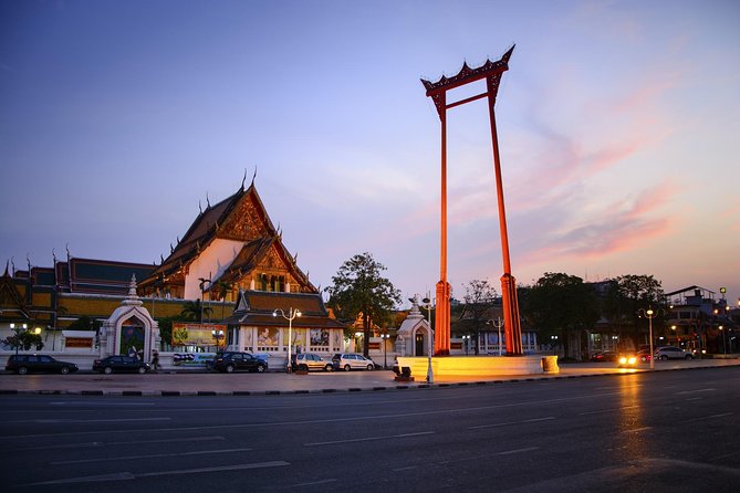 Bangkok Night Lights: Temple & City Tour by Tuk Tuk (SHA Plus) - Giant Swing and Sao Chingcha Photo Time