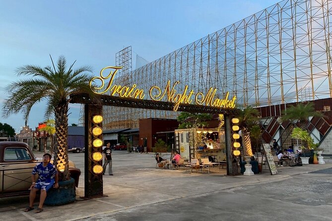 Bangkok Night Market Tour Dinner and Vintage Find - Guides, group size, and the pace you’ll feel in the first 30 minutes
