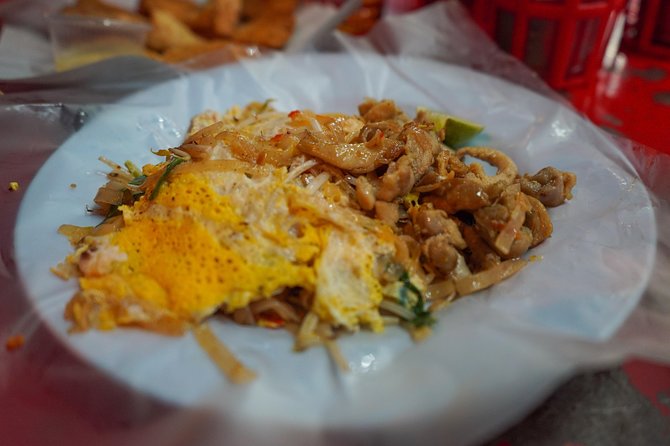Bangkok Night Michelin Foodie Tour in Chinatown with 15+ tastings - Stop 4 and the small snack break: keep your appetite calibrated