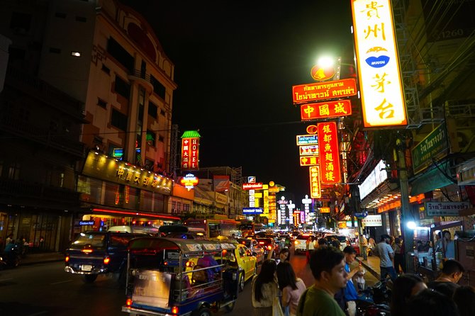 Bangkok Night Michelin Foodie Tour in Chinatown with 15+ tastings - Stop 1: Michelin-awarded dumplings that set the pace