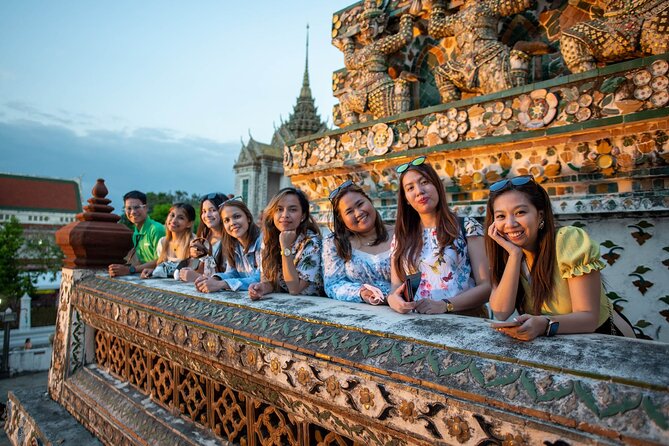 Bangkok Night Tour: Wat Arun, Wat Pho, Chinatown & Tuk Tuk Ride - Getting to the tour: Tha Tian Pier and a smooth handoff
