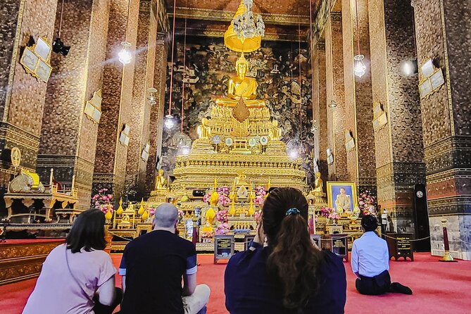 Bangkok Night Tour: Wat Arun, Wat Pho, Chinatown & Tuk Tuk Ride - The guide matters more than you think (and the reviews back it up)