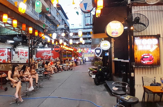 Bangkok nightlife’s secrets… - Stop 1: Sukhumvit and Soi 7/1, Getting Your Bearings Fast