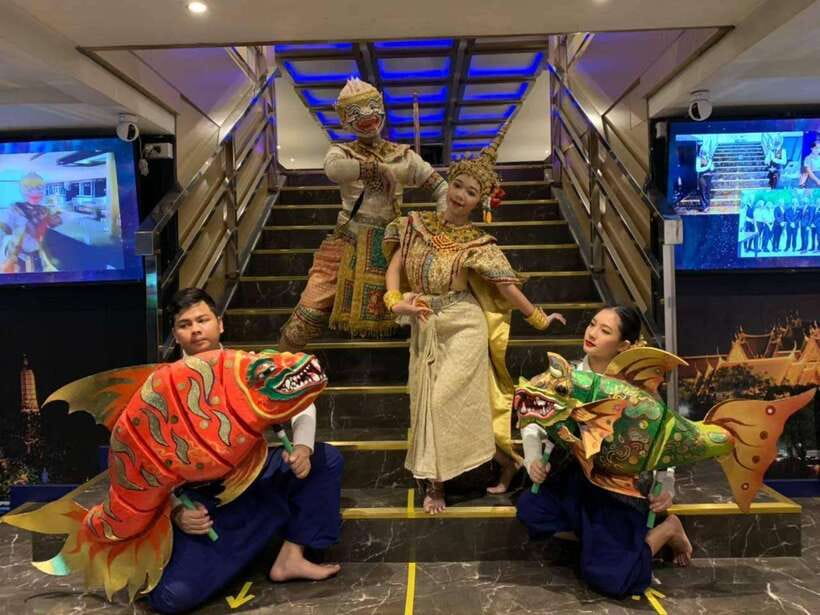 Bangkok: Noah 6 Stars Luxury Chaophraya River Dinner Cruise - 6-star-style comfort, open-air deck views, and real accessibility