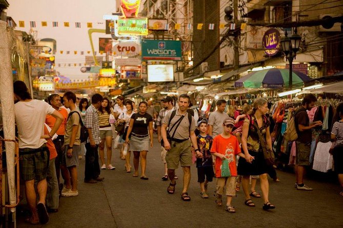 Bangkok Old Town: Day and Night Tour - Wat Pho (Temple of the Reclining Buddha): best place to slow down