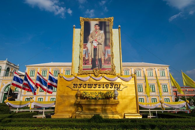 Bangkok Photography Masterclass - Private Photography Lesson - Erawan Shrine, Benjasiri Park, and the art of photographing details