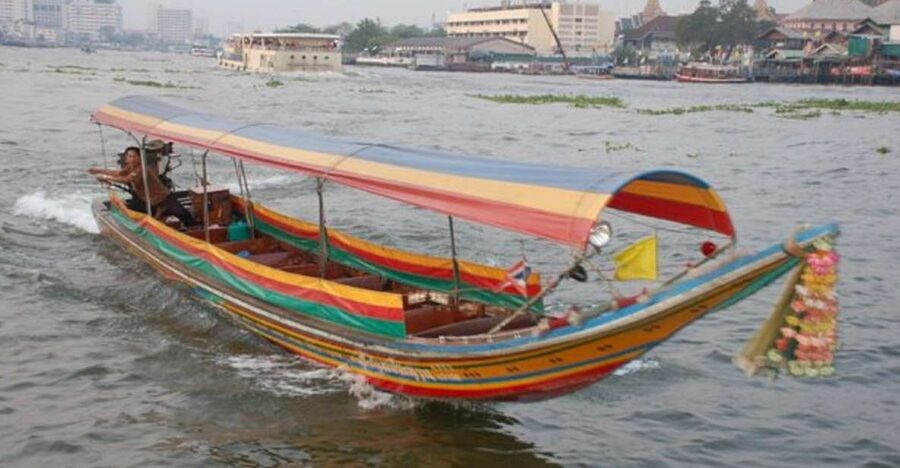 Bangkok: Private Thonburi Longtail Boat Tour & Wat Pho Visit - The 1-hour longtail boat on Bangkok’s narrow khlongs