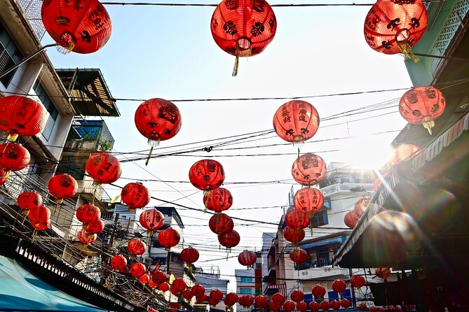 Bangkok Private Walking Food Tour with 10+ Tastings in Chinatown - Guide help that actually changes what you taste