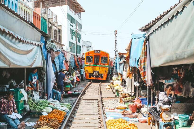 Bangkok: Railway and Floating Market Tour with Dragon Temple - What to Wear, What to Bring, and Who Should Avoid This Tour