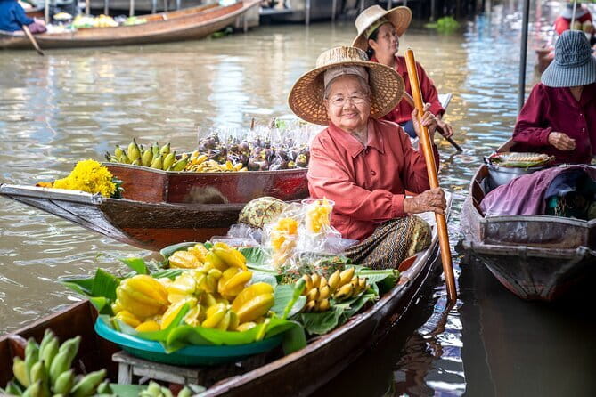 Bangkok: Railway & Damnoen Saduak Floating Market with Transfer - How guides and logistics affect your day more than you think