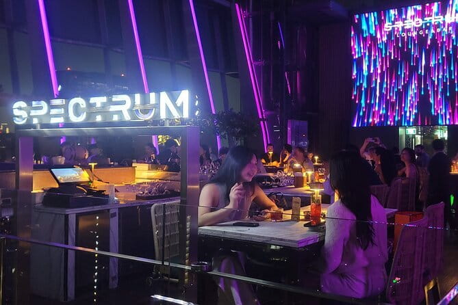 Bangkok: Rooftops, Clubs & Go Gos-Soi Cowboy, Nana Plaza, Soi 11 - Soi 11: trendy nightlife streets before the clubs hit