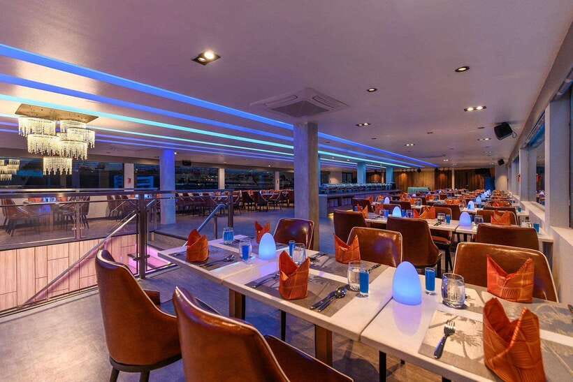 Bangkok: Royal Princess River Dinner Cruise with Live Music - Seating, the top deck, and the reality of crowds