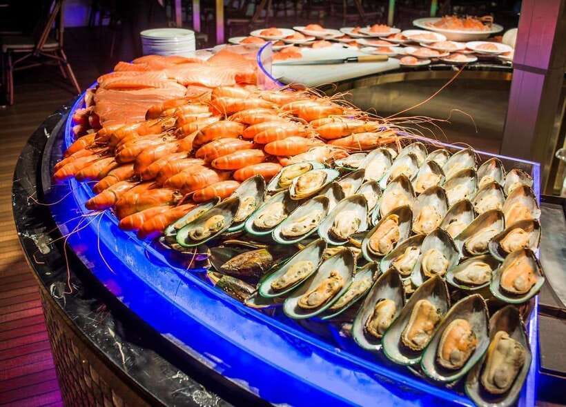 Bangkok: Royal Princess River Dinner Cruise with Live Music - Asiatique Warehouse 7 and Pier 1: the part that can make or break your night