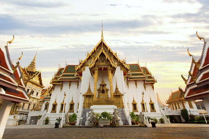 Bangkok's Best: City Highlights & Floating Market Private Tour - Grand Palace Entry and Emerald Buddha: Where Siam Still Shows Up
