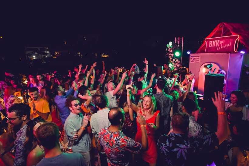 Bangkok's Best Party Boat - Cruising the Chao Phraya: what you actually see