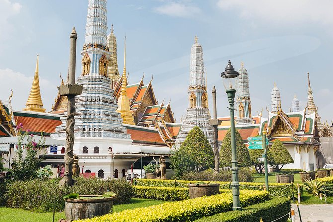 Bangkok's Grand Palace Complex and Wat Phra Kaew Tour - Chinatown and Pak Klong Talad Flower Market, the quick warm-up stops