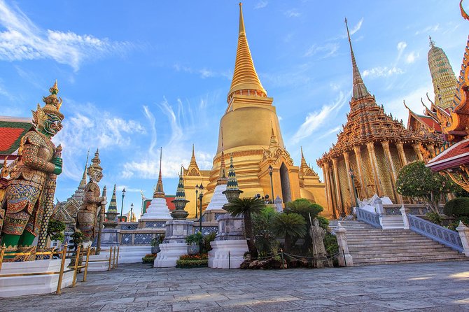Bangkok's Grand Palace Complex and Wat Phra Kaew Tour - Gems Gallery: a quick stop with pros and possible shopping fatigue