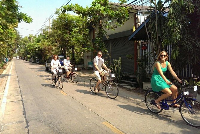 Bangkok's Green Lung Jungle Cycling Adventure Tour - The Khlong Toei market warm-up before you ride