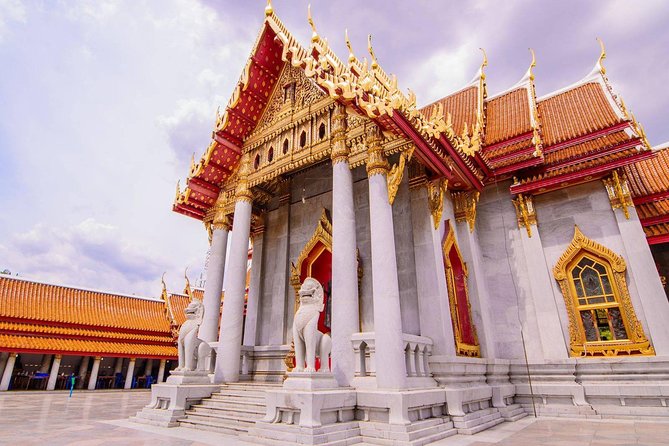 Bangkok's Landmarks Tour : GrandPalace WatTraimit WatPho WatArun - Guide quality makes or breaks a structured temple day