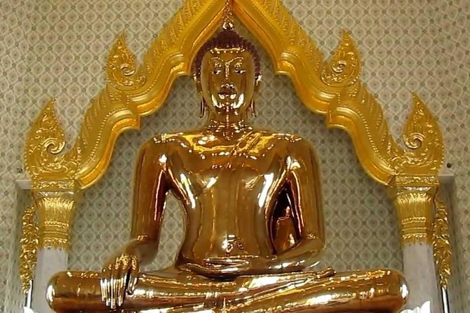 Bangkok's Landmarks Tour : GrandPalace WatTraimit WatPho WatArun - Hotel pickup, air-conditioned transport, and the included lunch reality check
