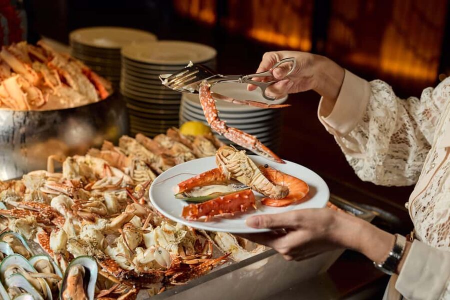 Bangkok: Saturday Dinner Buffet at W Bangkok - Premium seafood station: river prawns, mussels, rock lobster, king crab legs