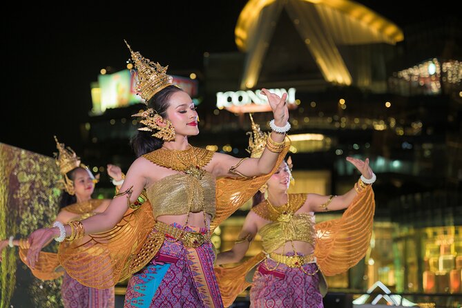 Bangkok Sawasdee Chaophraya Dinner Cruise from ICONSIAM - Entertainment that fits the evening, live music plus Thai dance