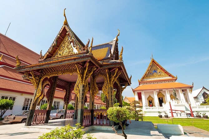 Bangkok Self-Guided Audio Tour - Stop 1 to 2: Wat Traimit and Chinatown on the same thread