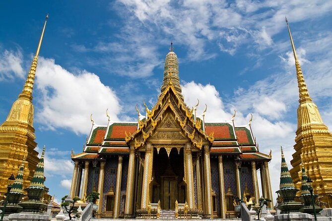 Bangkok Self-Guided Audio Tour - Stop 9 to 10: Marble Temple architecture and a contemporary art hub