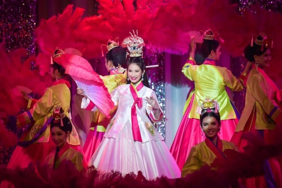 Bangkok: Skip-the-Line Golden Dome Cabaret Show Tickets - What happens during the 60-minute cabaret show
