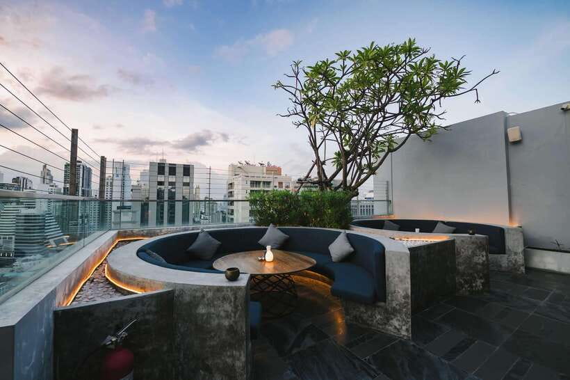 Bangkok: Sky on 20 Rooftop Bar With Free Flow Drinks - Sky on 20 at Novotel Sukhumvit 20: What You Really Get