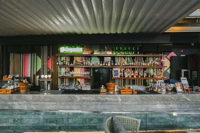 Bangkok: Sky on 20 Rooftop Bar With Free Flow Drinks - Rooftop Ambiance and Music: A Place to Talk, Not Just Pose