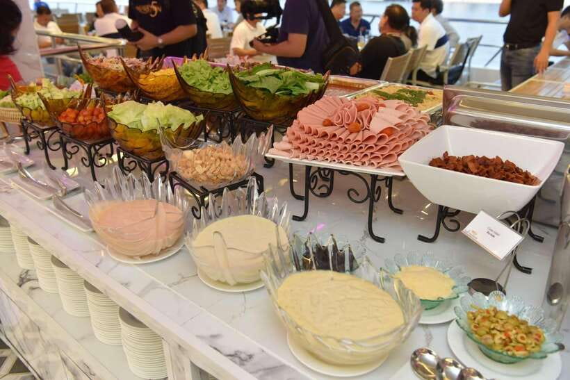 Bangkok: Smile Riverside Dinner Cruise - Buffet Dinner and Seafood: What You’re Actually Paying For