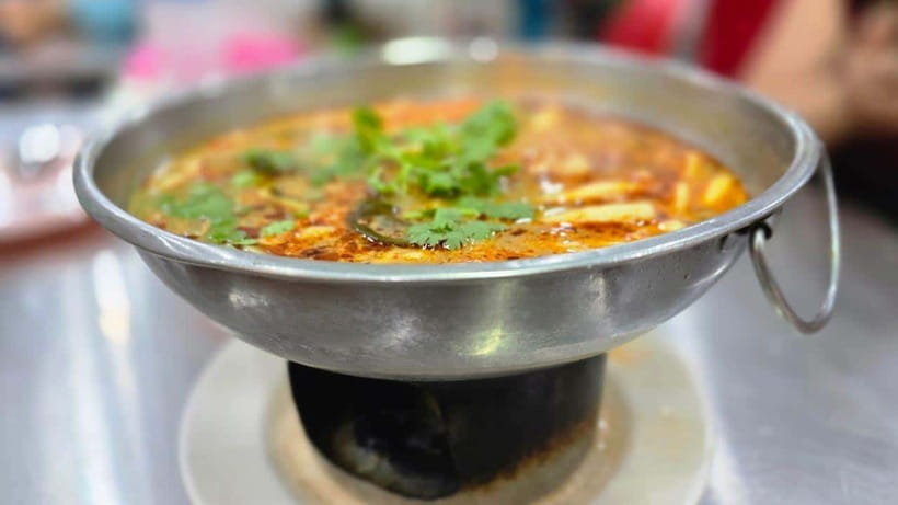 Bangkok: Street Food Tasting Tour at Night - How the Stops Work: Why Six Places Beat One Big Meal