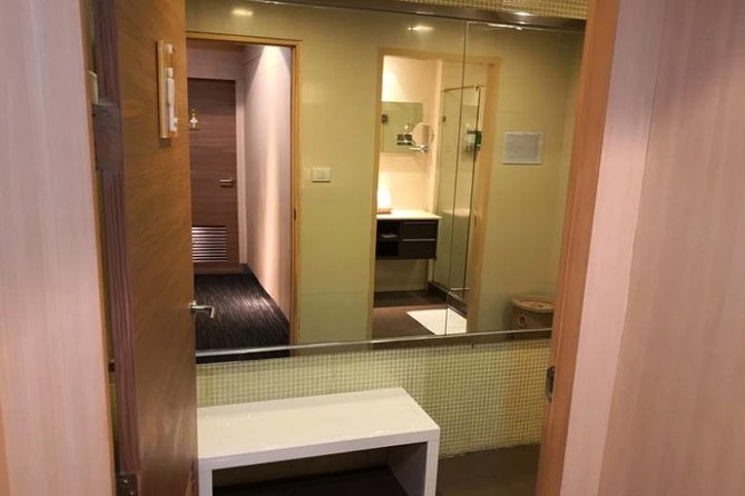 Bangkok Suvarnabhumi Airport (BKK) / Don Mueang Airport (DMK) VIP Lounge Access - Shower facilities and feeling refreshed, not just fed