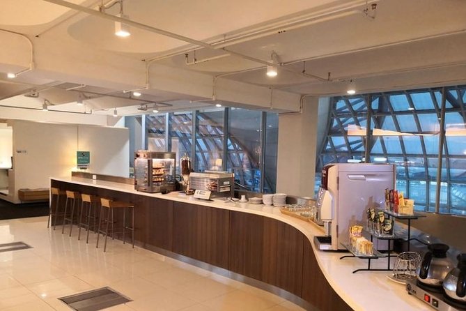 Bangkok Suvarnabhumi Airport (BKK) / Don Mueang Airport (DMK) VIP Lounge Access - Price and value at $37.88 per person, when it makes sense