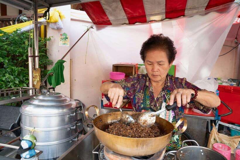 Bangkok: Talad Noi Hidden Gems & Street Food Adventure - Holy Rosary Church (1787): why one old church belongs in a food tour