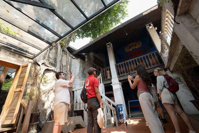 Bangkok: Talad Noi Hidden Gems & Street Food Adventure - Hong Sieng Kong and the shift toward Chinatown