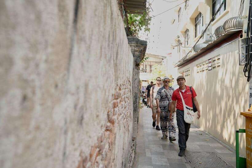 Bangkok: Talad Noi Hidden Gems & Street Food Adventure - Meeting at River City Gate 1, then walking the “2 km that matters”