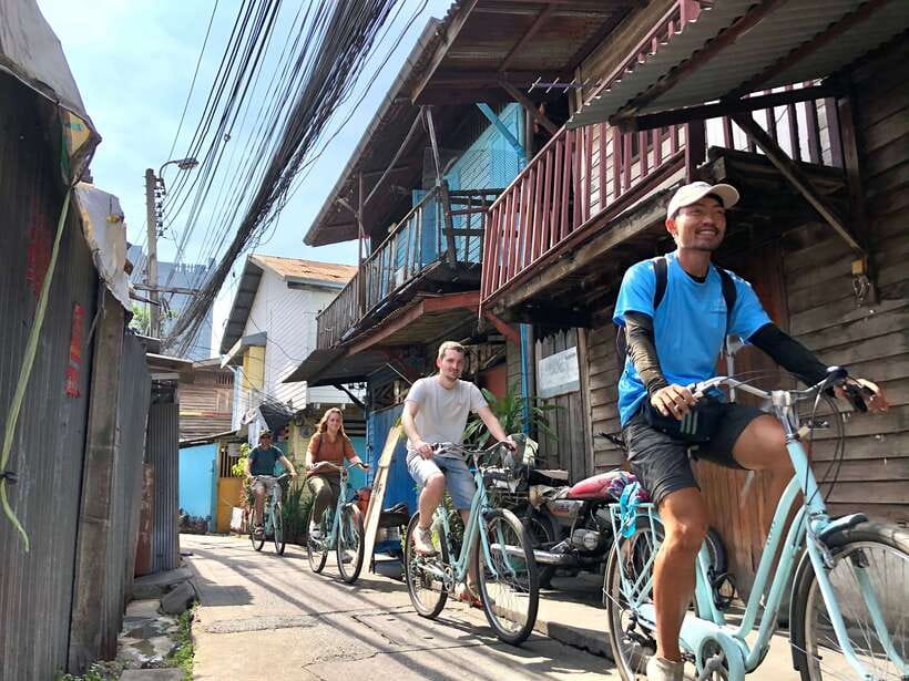 Bangkok: Temples, Canals & Local Life Bike Tour - Talat Phlu (Phlu Market): morning energy on the route