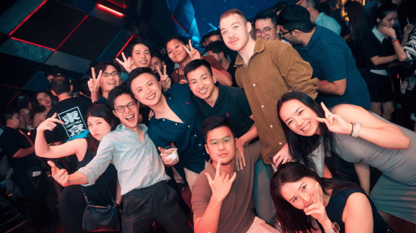 Bangkok: The Speakeasy, Rooftop & Iconic Venues Pub Crawl - Stop 1 at Hemingway’s: welcome beer, group energy, and a smooth start