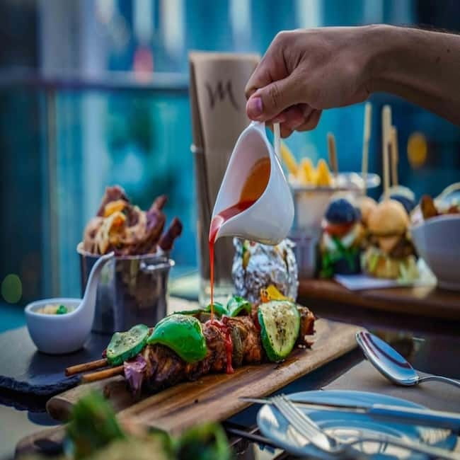 Bangkok: The Vue Bar Rooftop at Mercure Bangkok Sukhumvit 24 - The Vue Bar Rooftop at Mercure Bangkok Sukhumvit 24: what it feels like