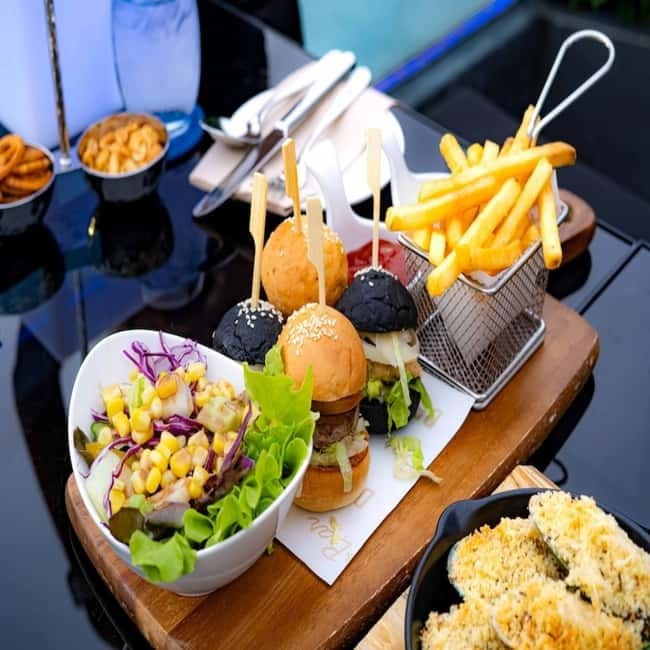 Bangkok: The Vue Bar Rooftop at Mercure Bangkok Sukhumvit 24 - Should you book The Vue Bar Rooftop at Mercure Bangkok Sukhumvit 24?