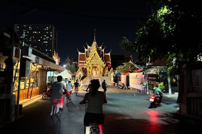 Bangkok Thonburi Backstreets and 3 Peaceful Temple Bike Tour - Wat Khun Chan: colorful statues and mythical creatures