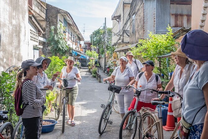 Bangkok Thonburi Backstreets and 3 Peaceful Temple Bike Tour - Photo time at Railway Track Poon Poon