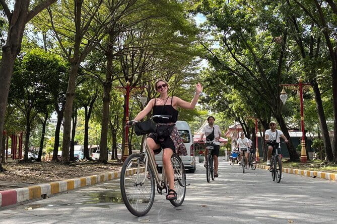 Bangkok Thonburi Backstreets and 3 Peaceful Temple Bike Tour - Where the ride takes you before the temples