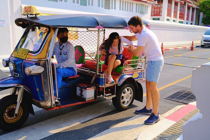 Bangkok Thrilling Tuk Tuk Tour (Private & All-Inclusive) - Mit Ko Yuan dinner plus dessert: the included meal that actually helps