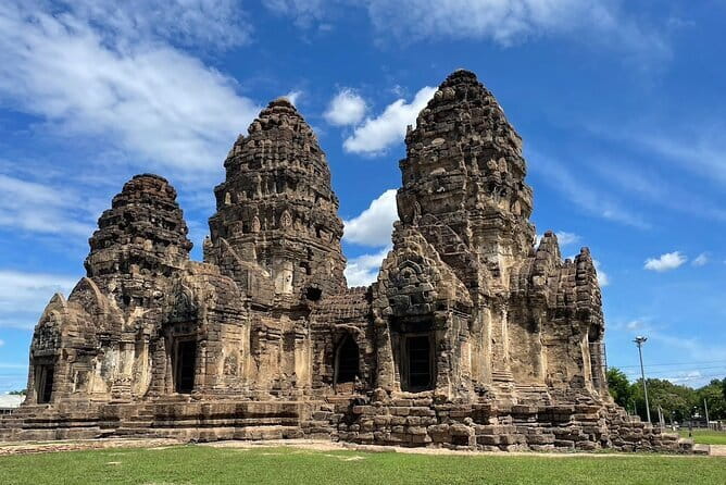Bangkok to Ayutthaya Lopburi Monkey Temple, Largest Buddha Tour - Ayutthaya’s headline stops: Wat Mahathat and Wat Phra Sri Sanphet